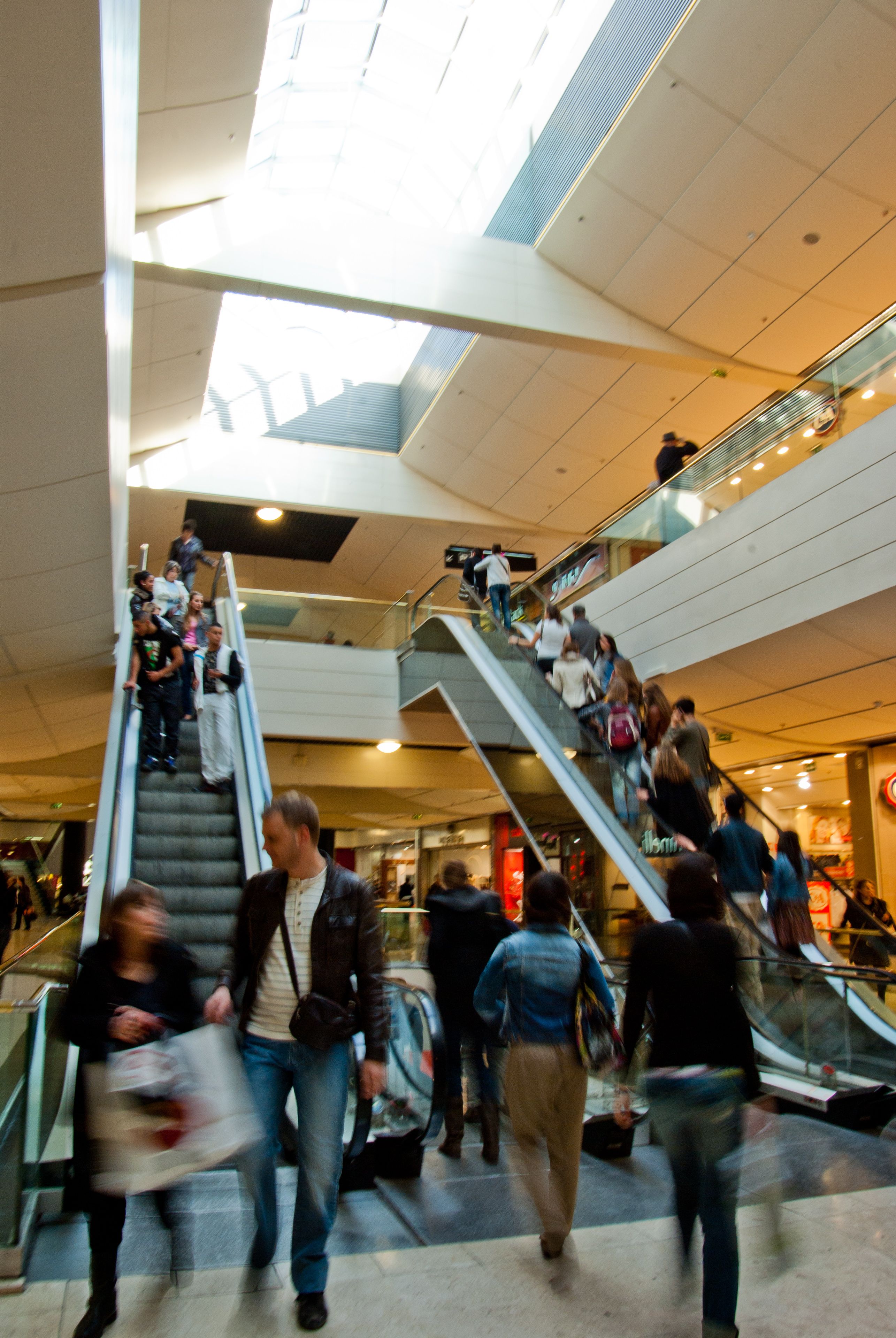 Au centre commercial