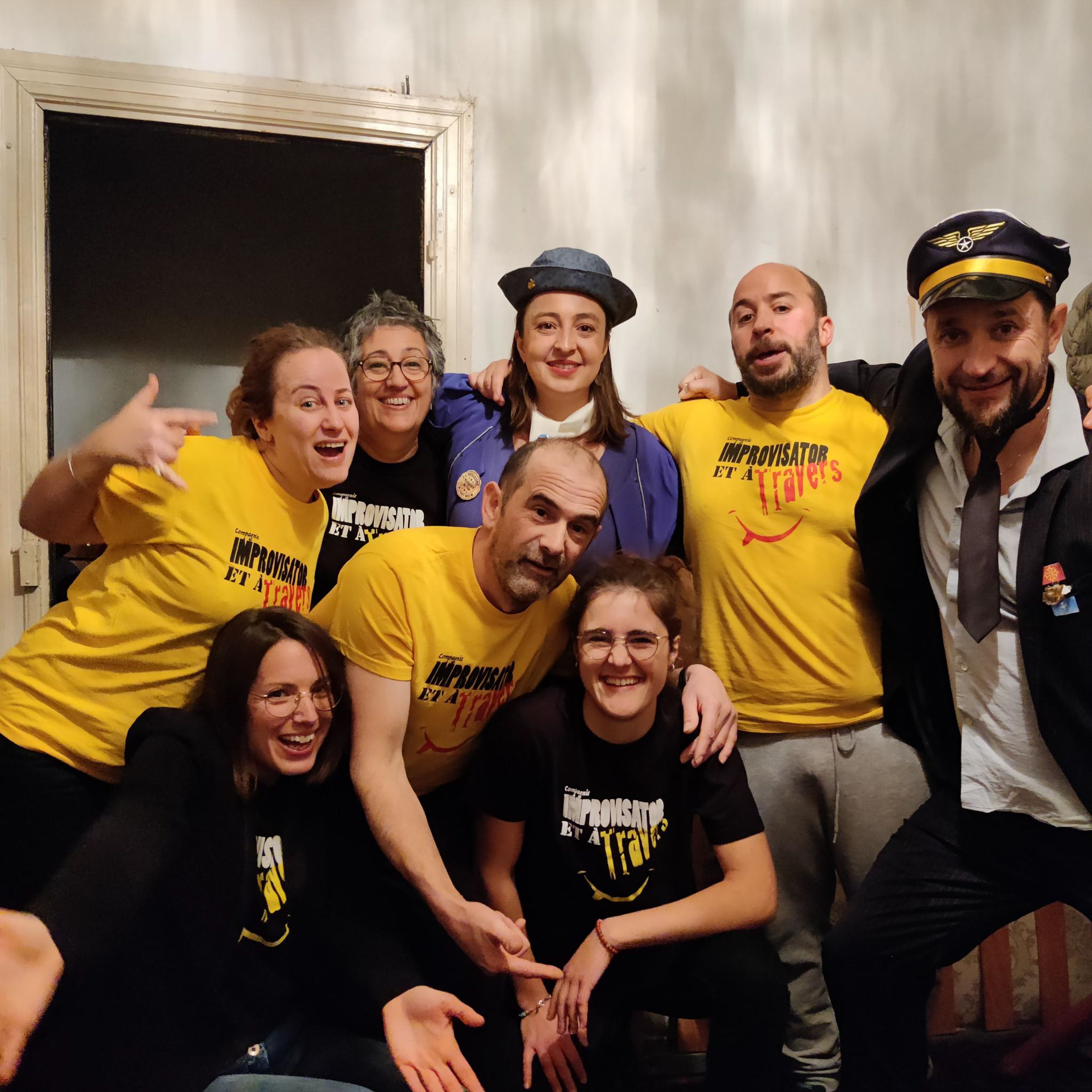 Les Improvisator Et À Travers en cabaret d'improvisation à Albi